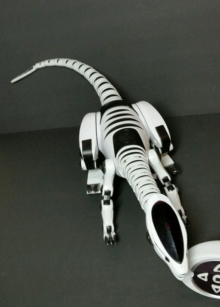 WowWee Roboreptile Robotic Dinosaur Reptile Lizard with Remote Out of