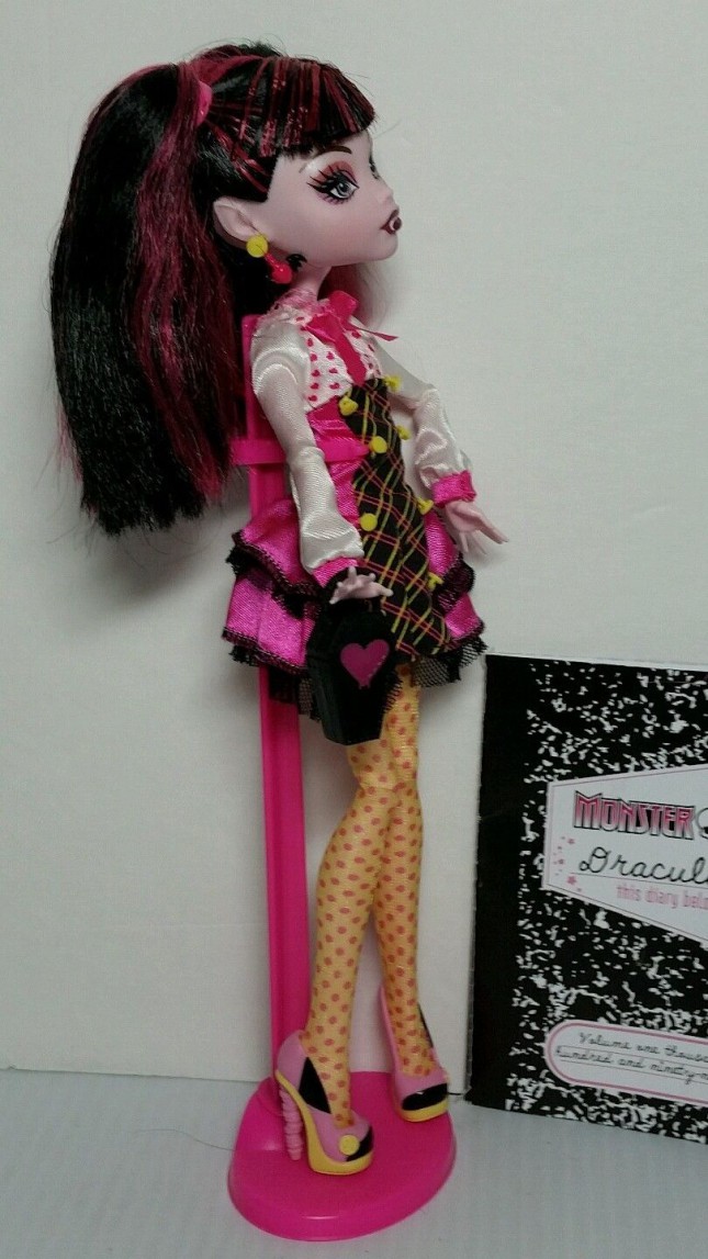 Monster High Forbitten Love Draculaura 1st Wave Doll - Out of the Boxx Toys